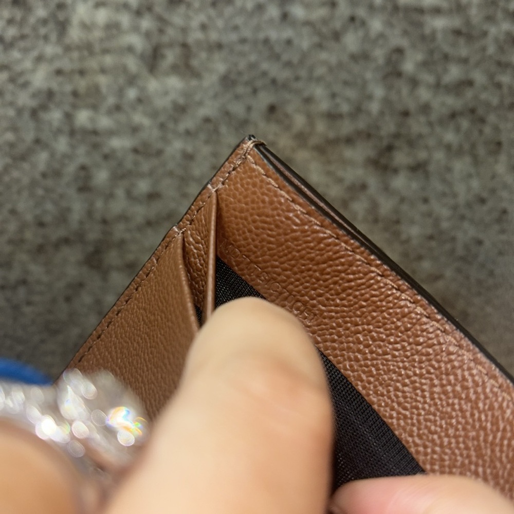 Burberry - Picture 9 of 9